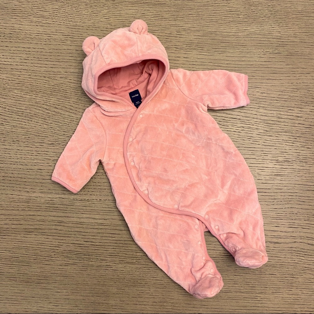 Gap pink quilt snowsuit 0-3 months